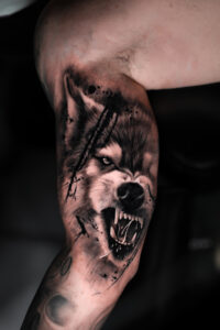 tatouage - loup - realisme - montpellier - neokrypte